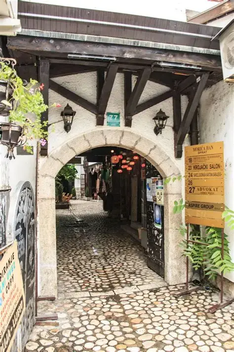 Morića Han restoran Logo