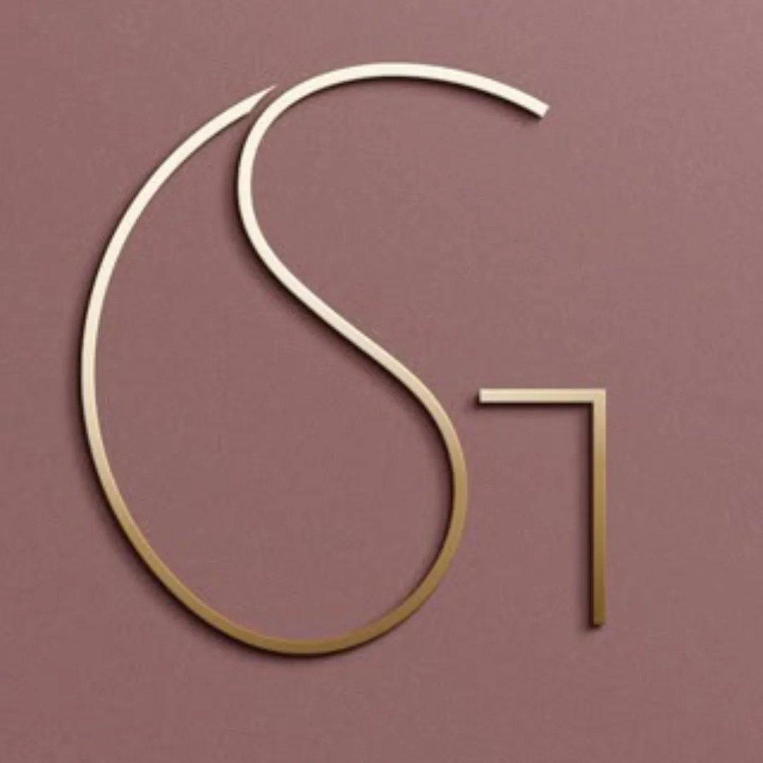 Gloss Nail Studio Logo