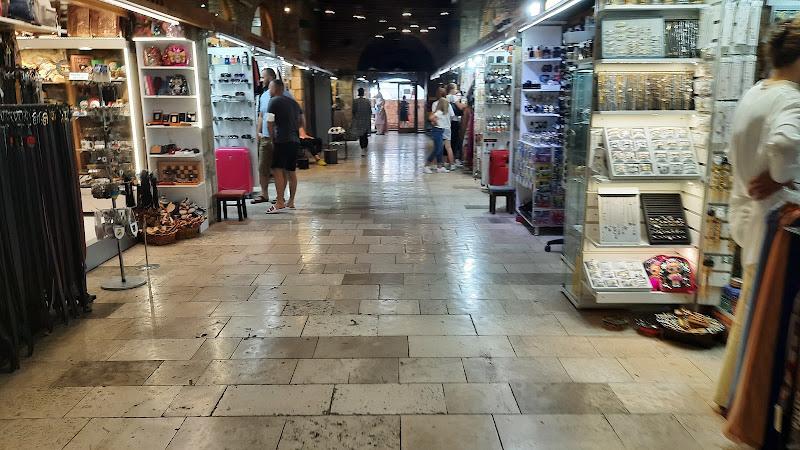 Gazi Husrev-begov bezistan Logo